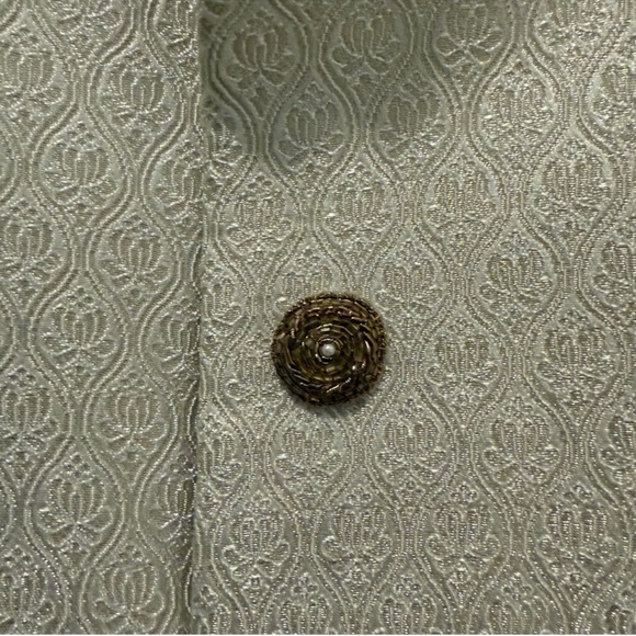 Elegant Cream Sherwani - Picture 9 of 12